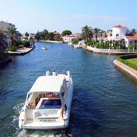 Holiday Home Requesens Canal Empuriabrava Buitenkant foto