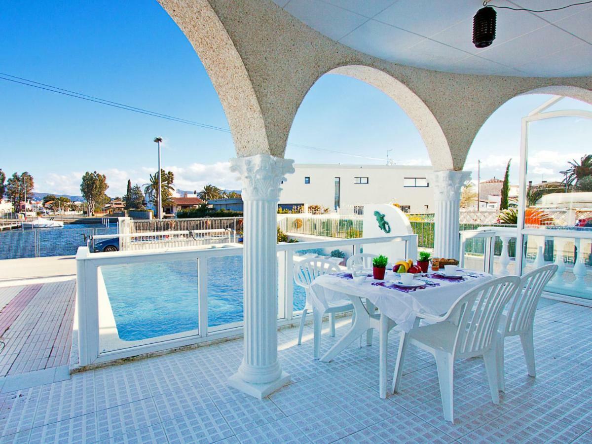 Holiday Home Requesens Canal Empuriabrava Buitenkant foto